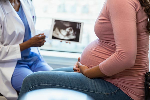 pregnant woman and doctor